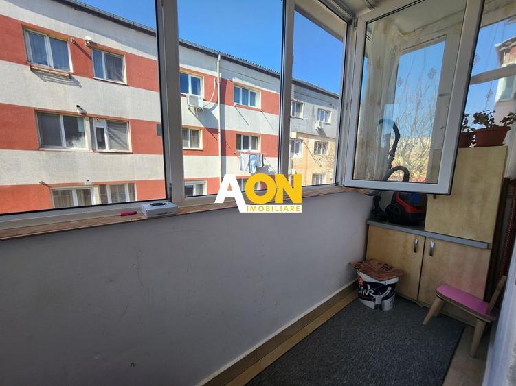 De vanzare apartament 3 camere, etaj intermediar, Cetate
