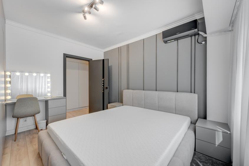 Apartament cu vedere spectaculoasă, 3 camere, 2 băi, bloc 1979, Universitate!