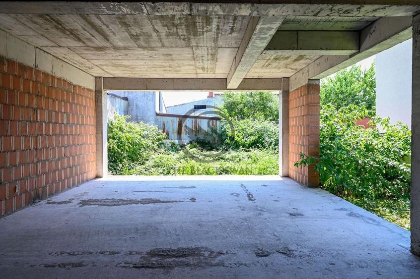 Casa la rosu de vanzare I Moderna I Zona Centrala - Ploiesti