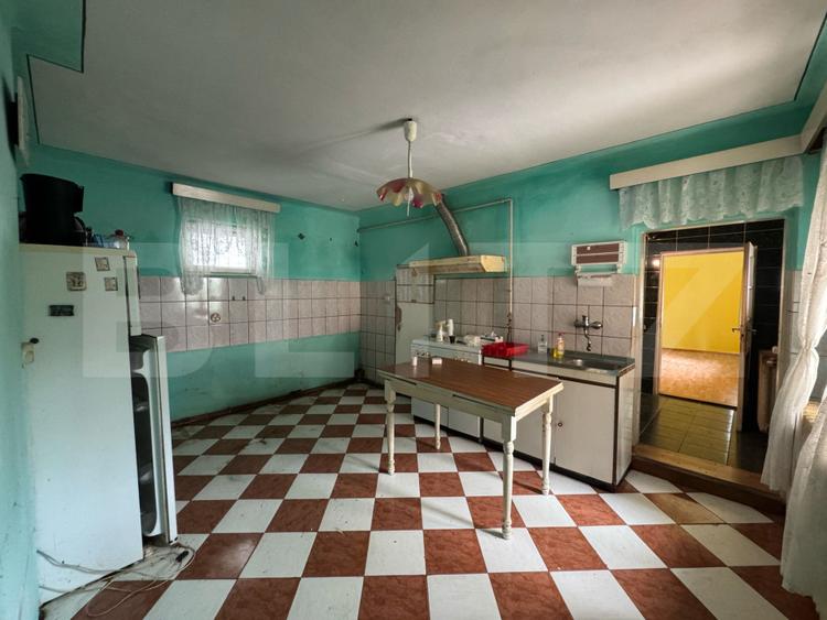 Casă solidă cu garaj și teren de 3.400 mp, Deva