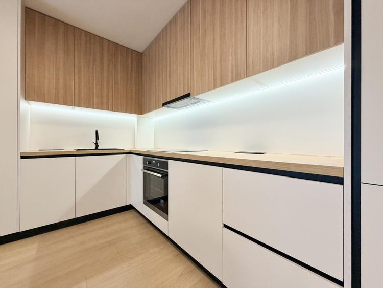 Apartament NOU, 2 camere, 45 mp, balcon 10 mp,Eroilor Residence, garaj