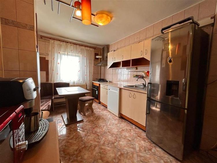 3 Camere decomandat zona GEPEX