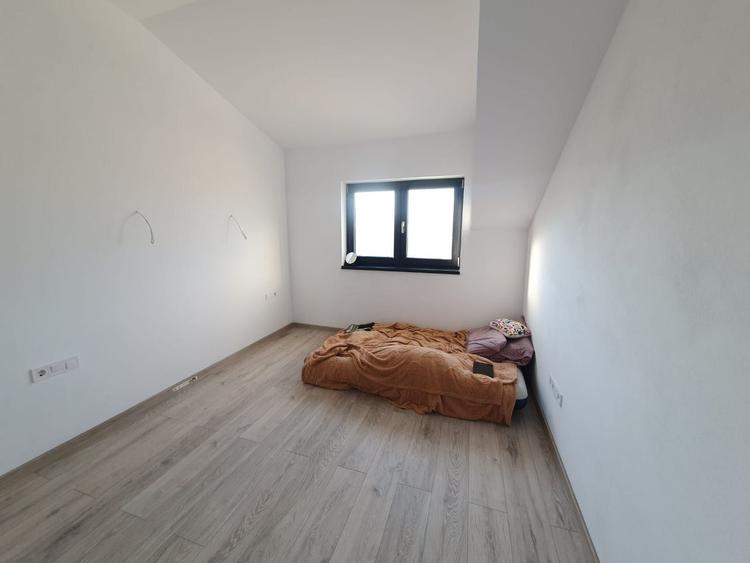 Apartament intabulat, 2 camere decomandate, bloc tip vilă, Sânpetru