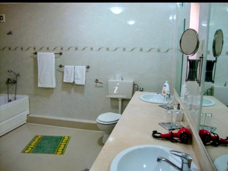 Vilă pensiune ,11 camere-lângă plajă 200 m  Mamaia. StrD14 Nr.7A Năvodari.