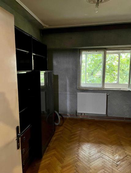 Etaj 1-Targu Cucu -Palatul de Justitie-3 Camere Decomandat 80mp-bloc pe cadre