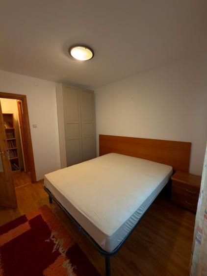 Inchiriez apartament 4 camere, Etaj 1 Brasov, Centru Civic, CEC Bank