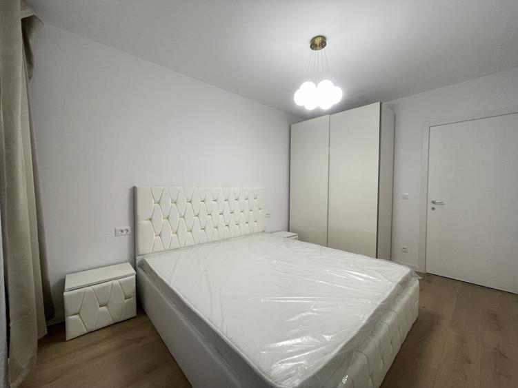 Apartament 2 camere, 50mp,30mp curte, metrou, centrala,Hils Titanium