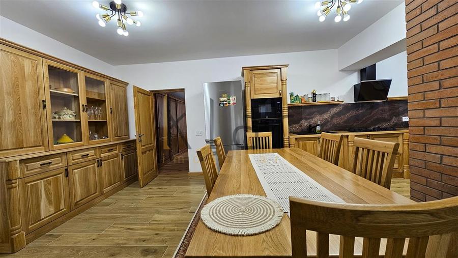 Casa renovata 200mp pe 2 niveluri, Centru str.Nicolae Balcescu