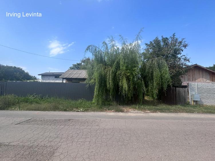 994 mp de teren intravilan cu anexe si casa veche