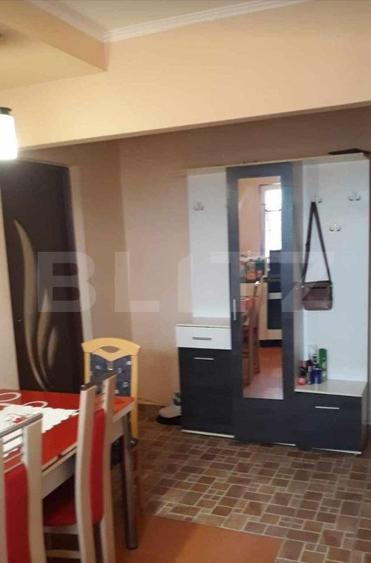 Apartament 2 camere, zona Micro14 , cu acoperiș și balcon inchis