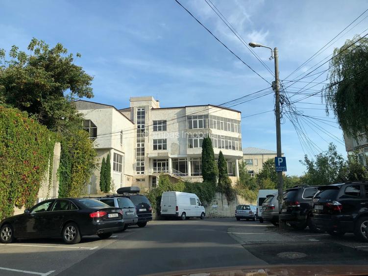 Clădire emblematică de vânzare în Piatra Neamț – fost sediu de firmă - 7