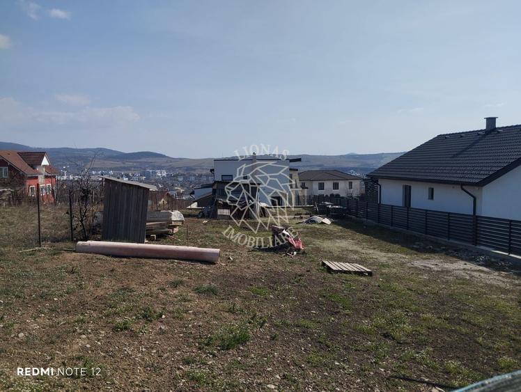 Teren intravilan 569 mp cu utilitati-ideal casa- Zona La Soare
