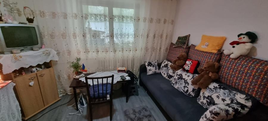 Apartament 3 camere la parter cu balcon