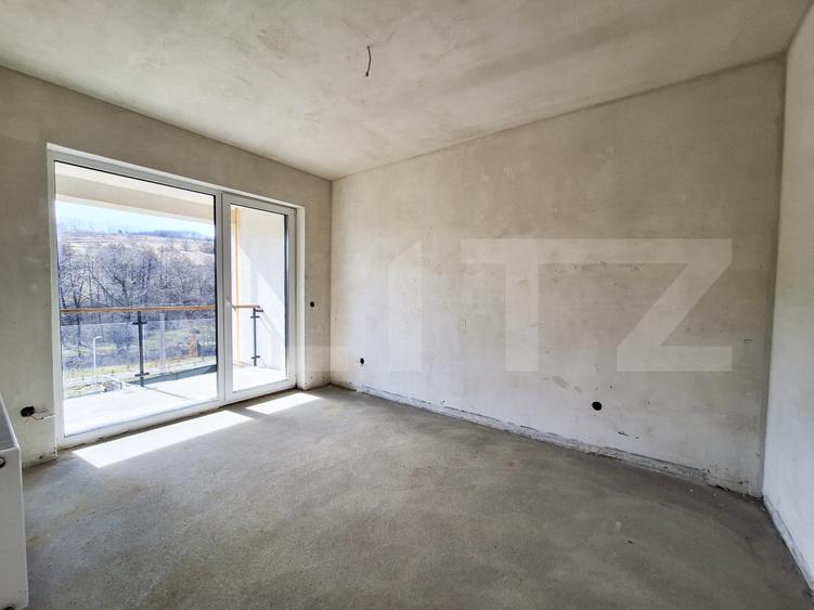 Casa alipita ideal pentru două familii, in Stolna