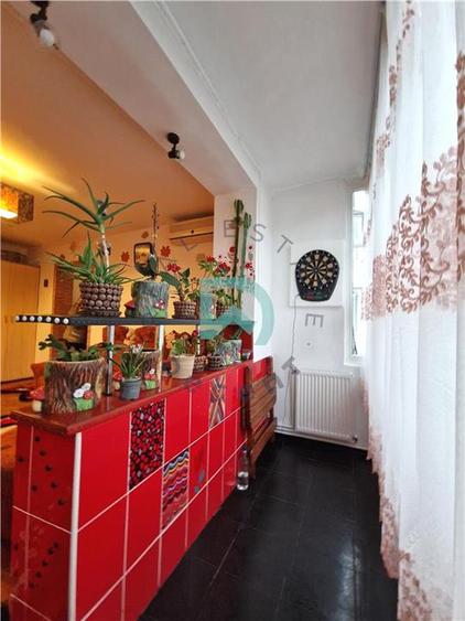Apartament 3 camere, Tractorul