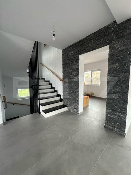 Casa individuala, 4 camere, 3 bai, garaj, zona Beta Residence