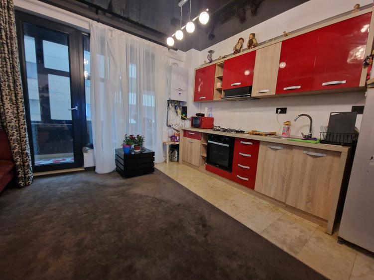 Palazu Mare - 3 camere decomandate, 2 gr sanitare, etaj 2- 160.000euro