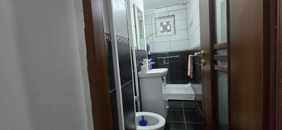 Închiriere apartament 3camere, etaj 1 , micro 5 Târgoviște