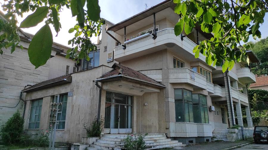 HOTEL DE VANZARE