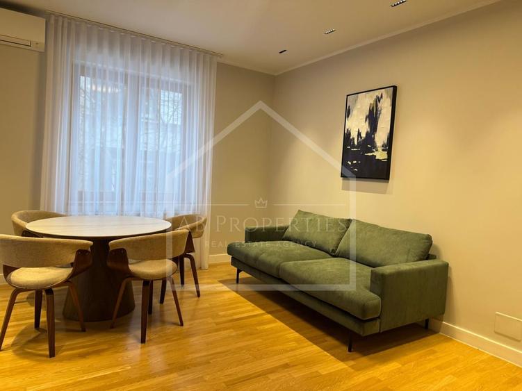 Apartament 3 camere | Renovat Premium | Centrala | Capitale