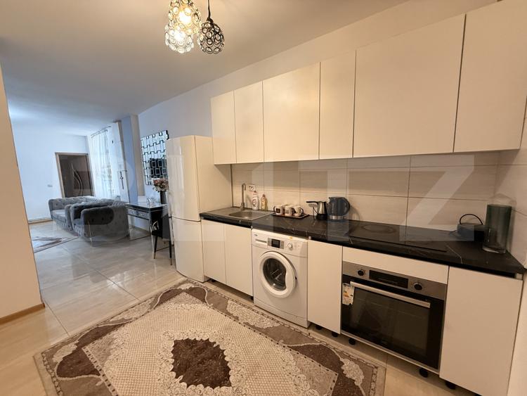 Apartament 3 camere cu 3 băi, bloc nou, terasă, zona Rocadă, Brazdă