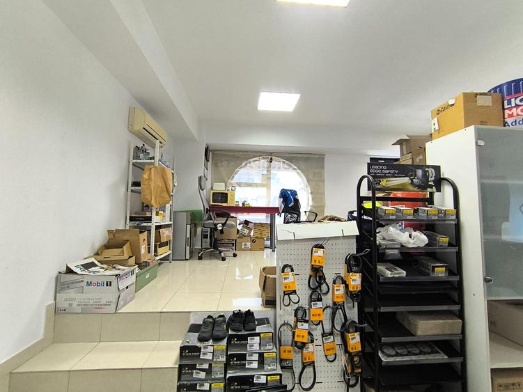 CENTRU ATELIERELOR -Spatiu comercial cu suprafata vitrata mare