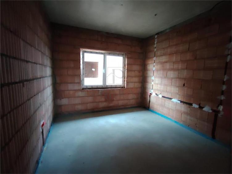 Duplex separat prin baie - toate utilitatile - proiect deosebit