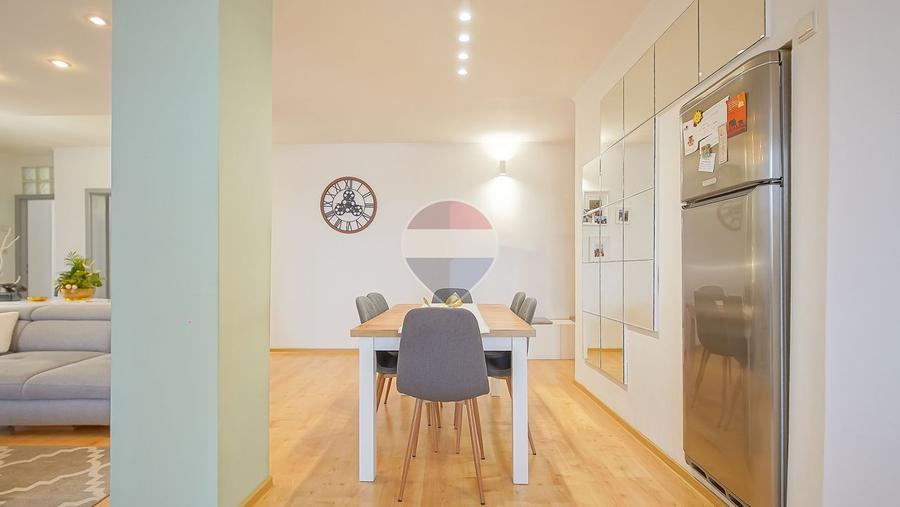 Comision 0 %! Apartament cu 4 camere de vânzare în Centrul Civic