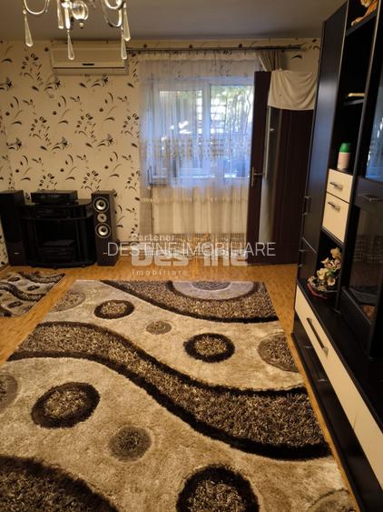 Casă P+E+M + corp secundar , 240 mp teren , 2 garaje , Metrou Bazilescu - 10
