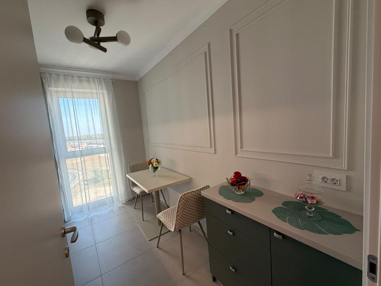 Proprietar vand apartament 2 camere complet mobilat, utilat lux, parcare inclusa