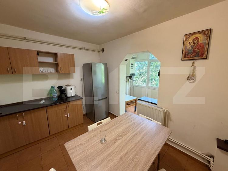Apartament 3 camere decomandat, etaj 3, Rovine, zona Posta din Rovine