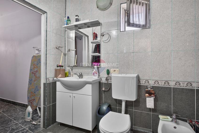 Casă/Spatiu comercial  si teren 422 mp de inchiriat zona Uta - 17