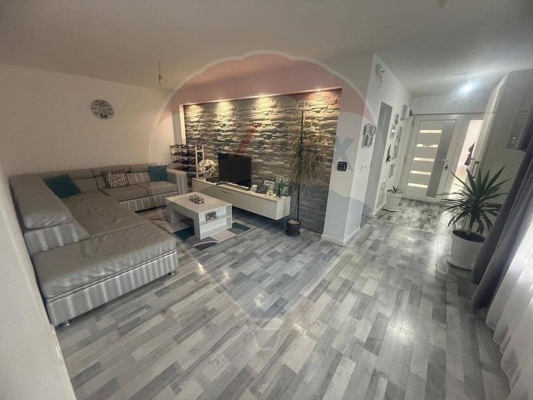 Casă cu 6 camere,  pe strada Balc Vodă