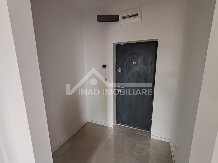 Apartament 3 camere, 2 bai, terasa 20mp, parcare, zona Strazii Decebal