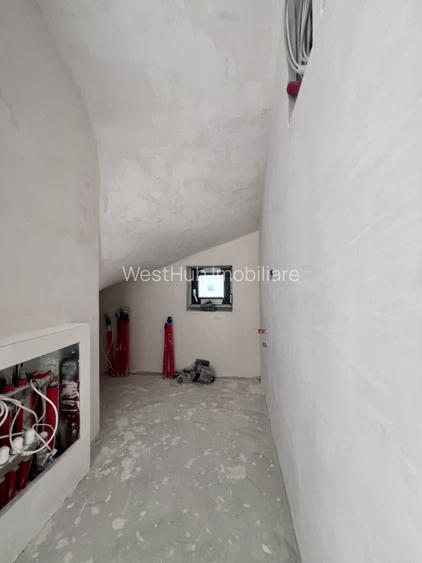 Duplex spatios, 5 camere, 102 mp utili, teren 285 mp - Ghiroda