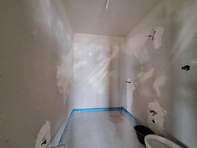 Apartament semifinisat cu CF, bloc nou, zona Eroilor