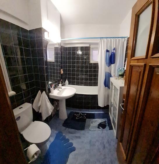 Vand apartament 3 camere suprafata mare