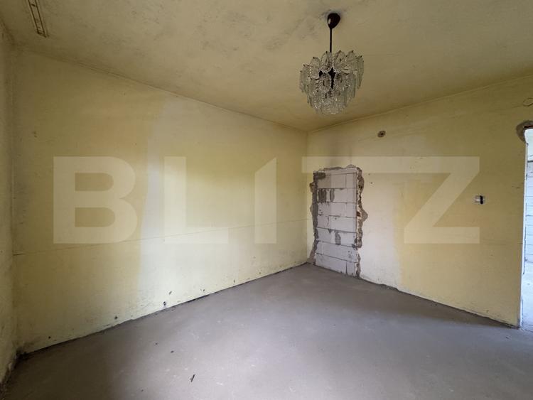 Casă cu 4 camere în Hunedoara