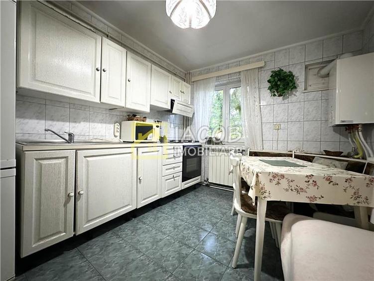 Apartament 3 camere de inchiriat – Bacau, Str. Panselelor
