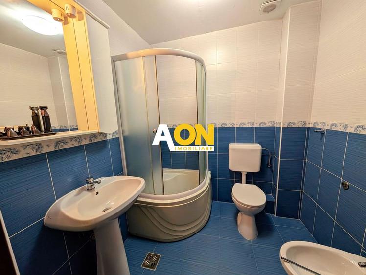 Casă tip înșiruit, D+P+M, 4 camere, garaj, 214 mp teren, zona Centru