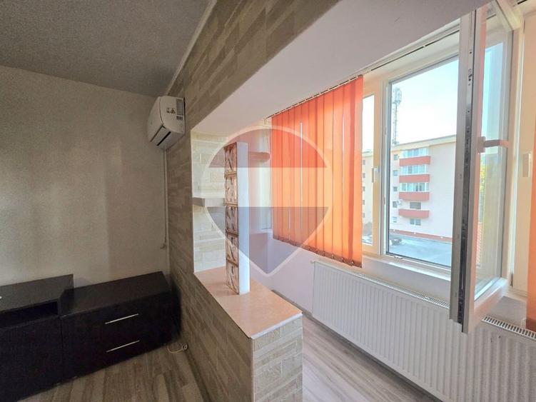 Apartament 4 camere decomandat etaj 2 centrala în zona Confectii