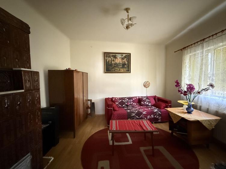 De vanzare apartament de 94MP cu curte de 90 MP