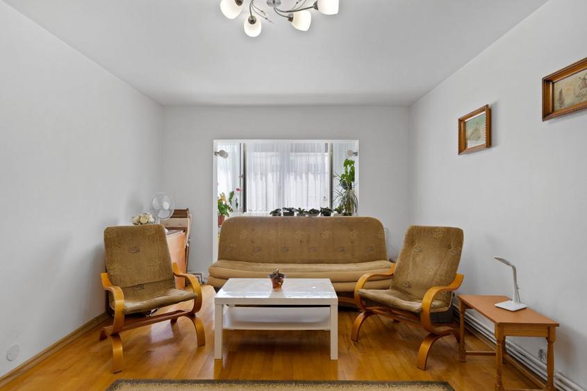 De vânzare Apartament 3 camere Mobilat si utilat., et. 3/4 Alfa, Arad.