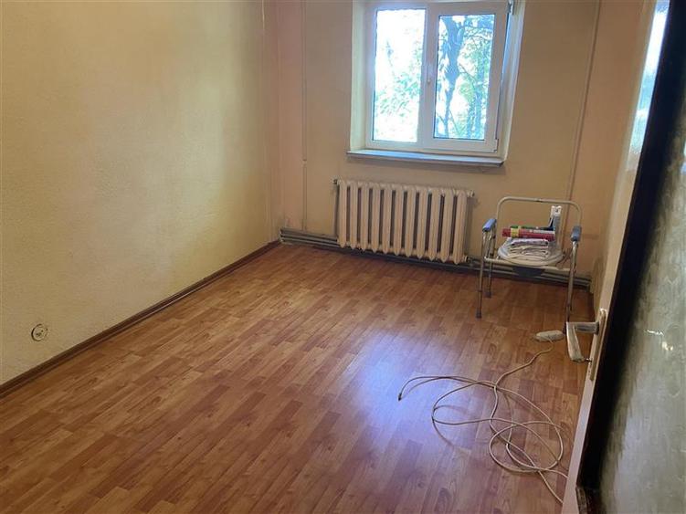 Apartament 3 camere Focsani ,zona centrala , 2 bai , decomandat , liber