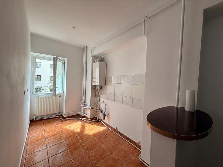 Apartament cu 1 cameră decomandat 40MP - etaj 2/8 cu lift - bloc 1986