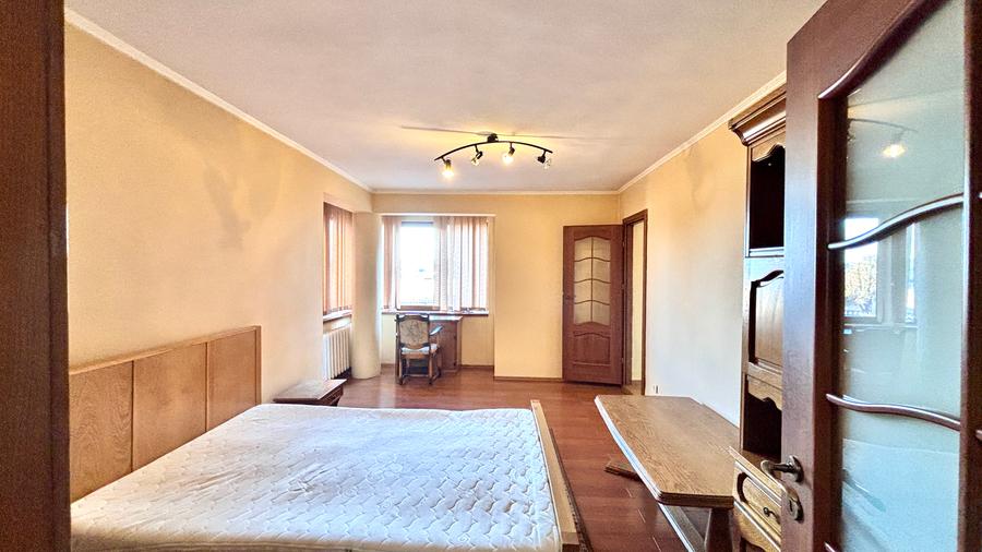 Apartament 3 camere in Centrul Civic al Oradiei, mobilat si utilat