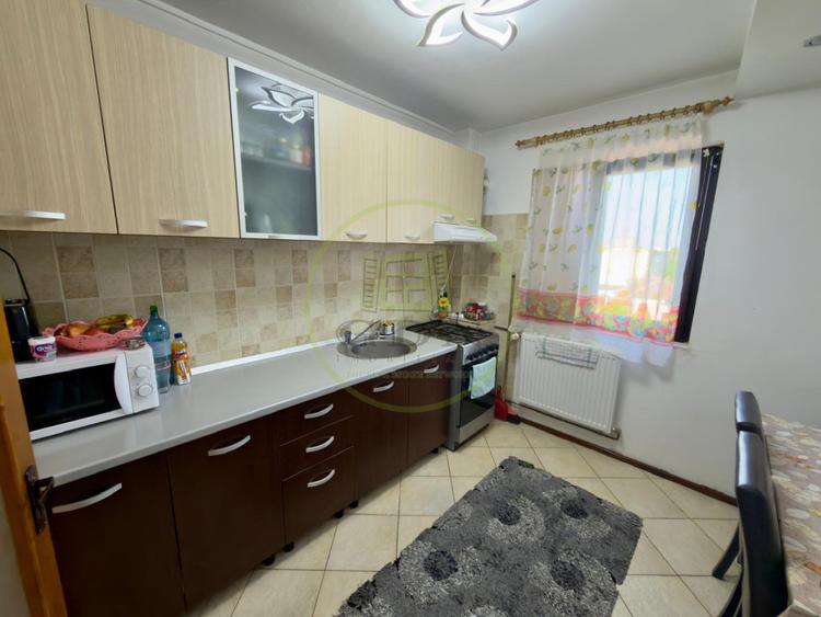 Apartament 3 camere, decomandat, 67.91 mp, cartier Rovine, zona Scoala 21