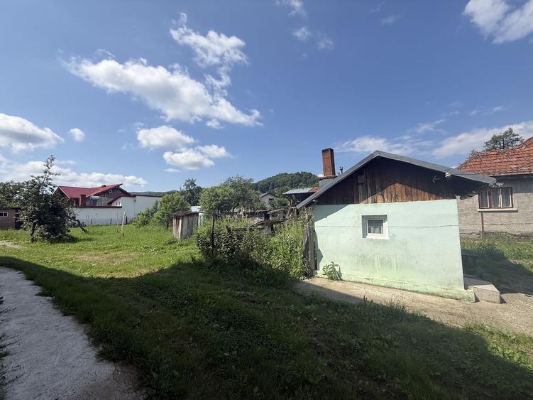 Casă + anexă și teren intravilan 813 mp cu toate utilitățile !