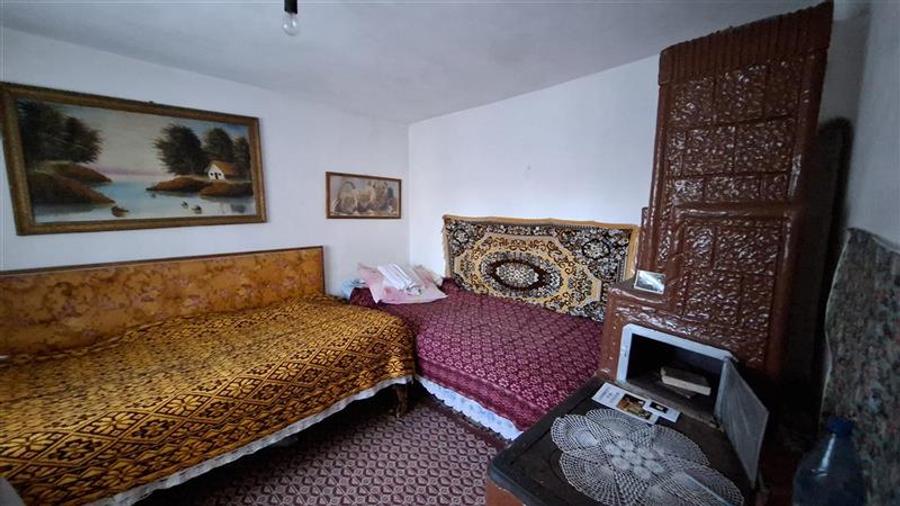 Casa com.Maicanesti, cu 3118 mp teren intravilan