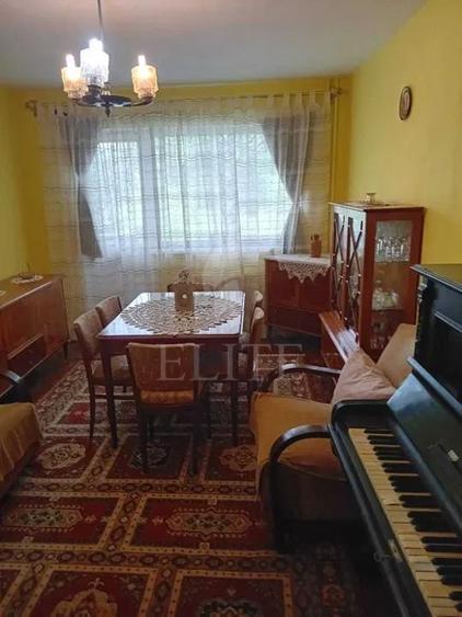 Apartament 4 camere în zona COLINA